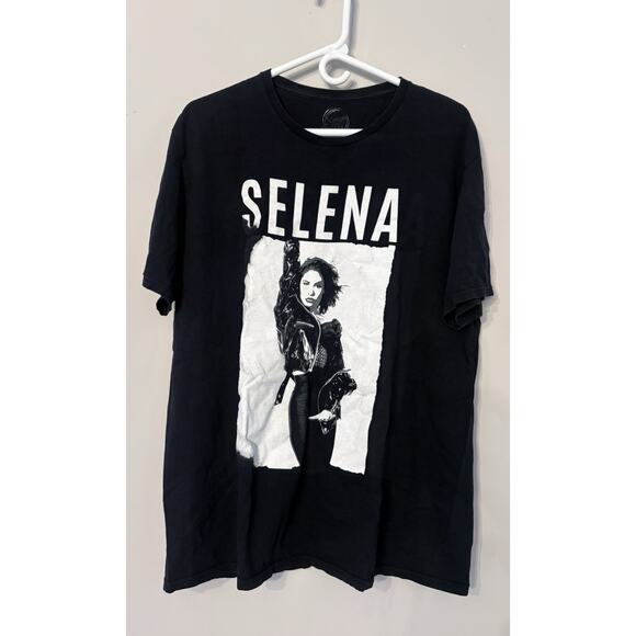 (Officially Licensed) Selena "Latin Queen" Graphic Tee collection shirt Size XL - Picture 1 of 5